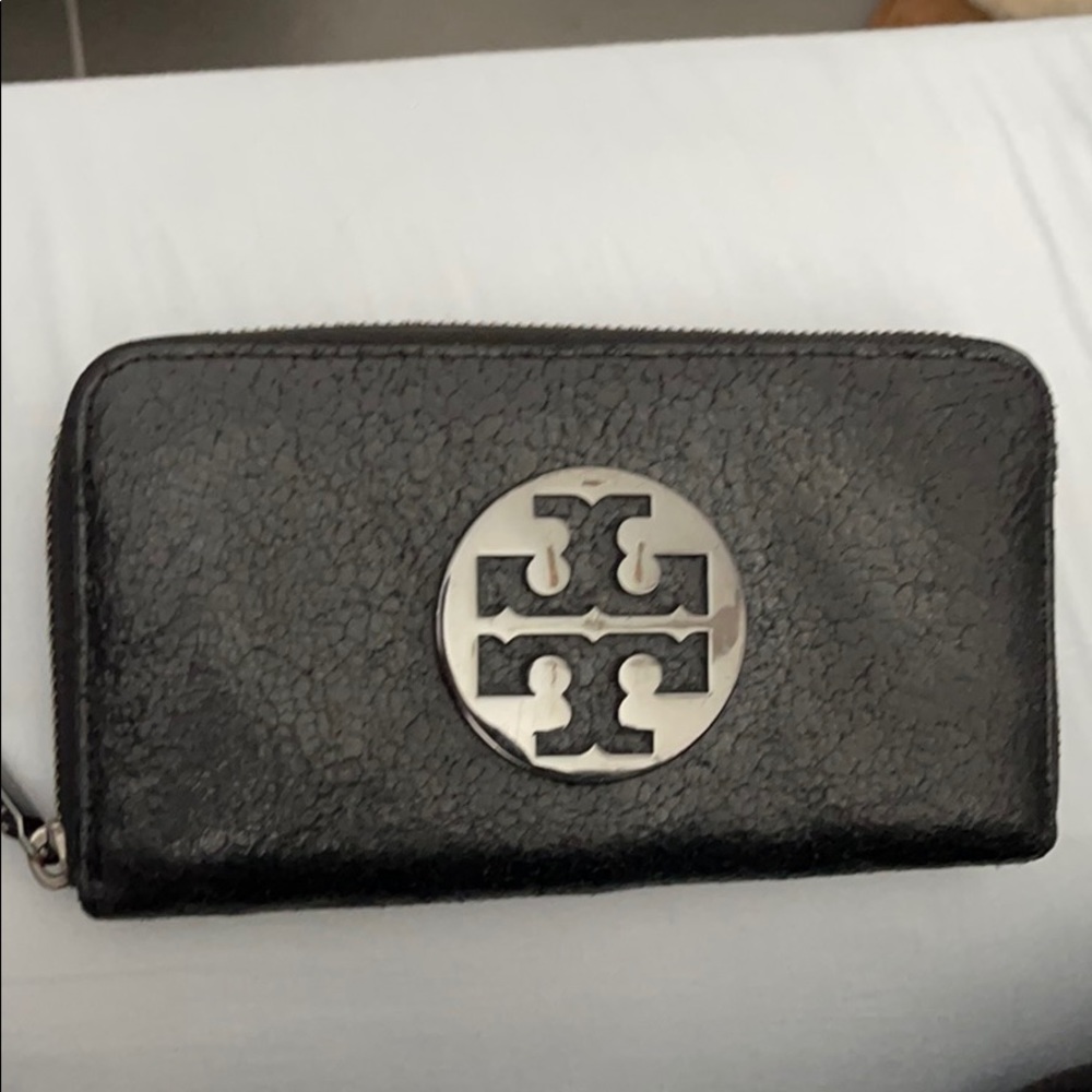 Tory burch black distressed wallet